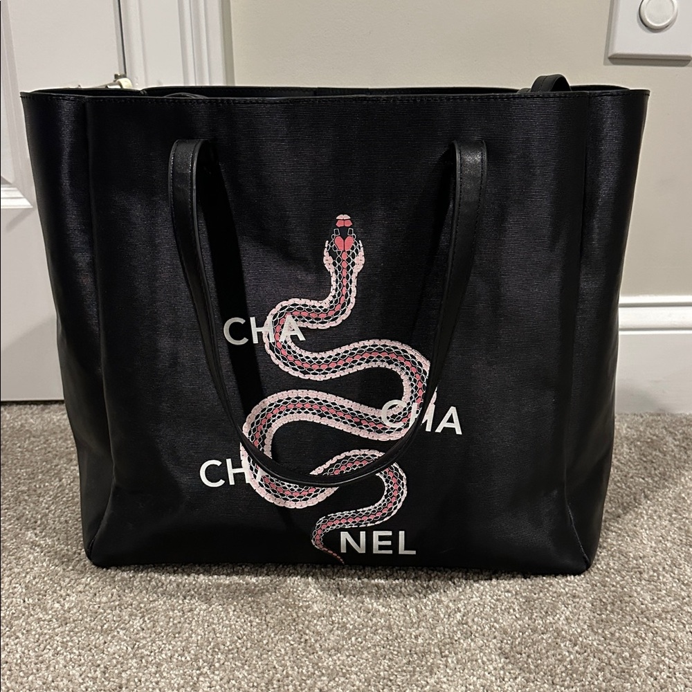 LA Trading Co “Cha Cha Cha Nel" tote bag 🐍